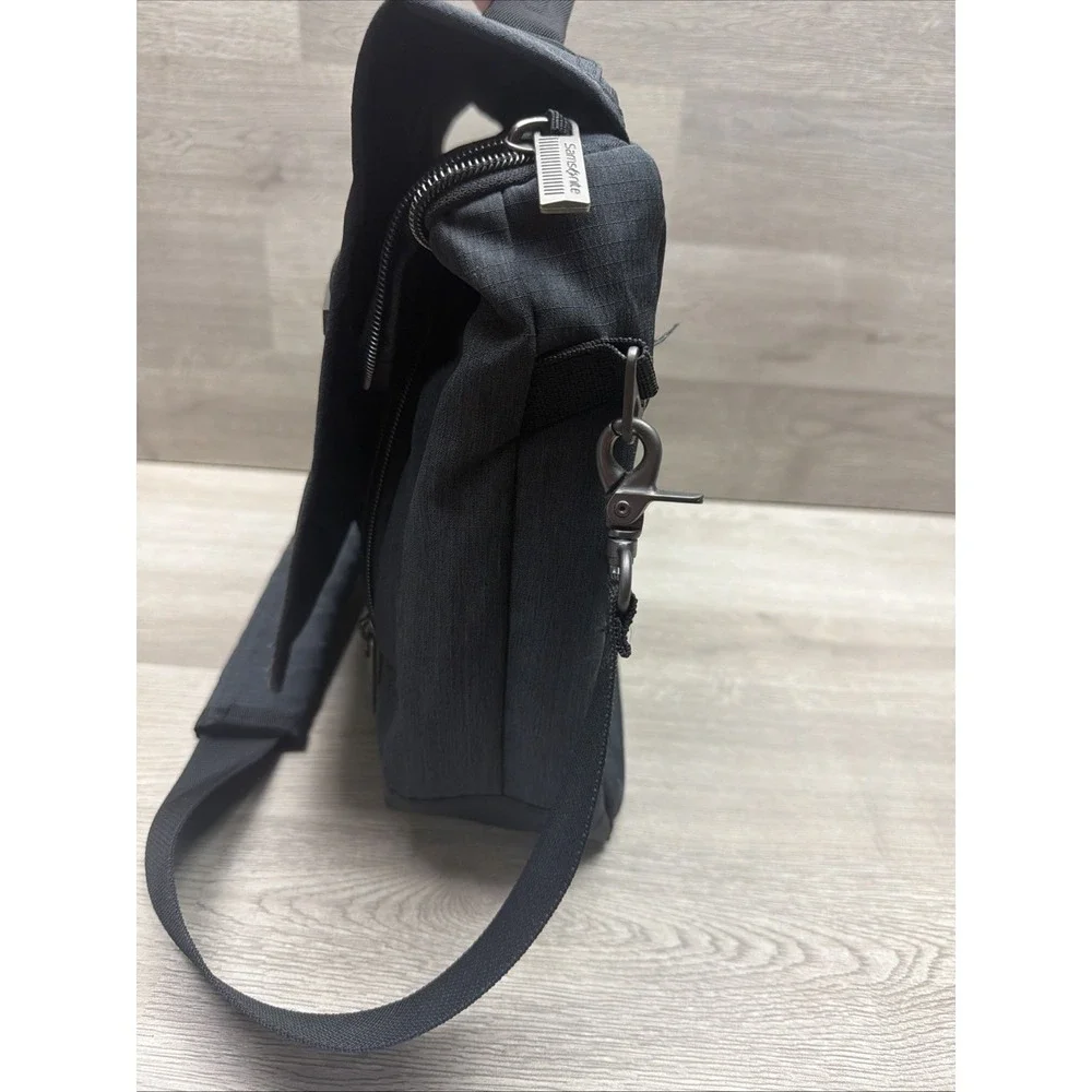 Samsonite Modern Utility Messenger Bag‎ Laptop, Black Sleek Design Dividers